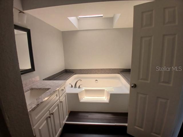 Image 21 of 33 For 839 Conreid Drive Ne