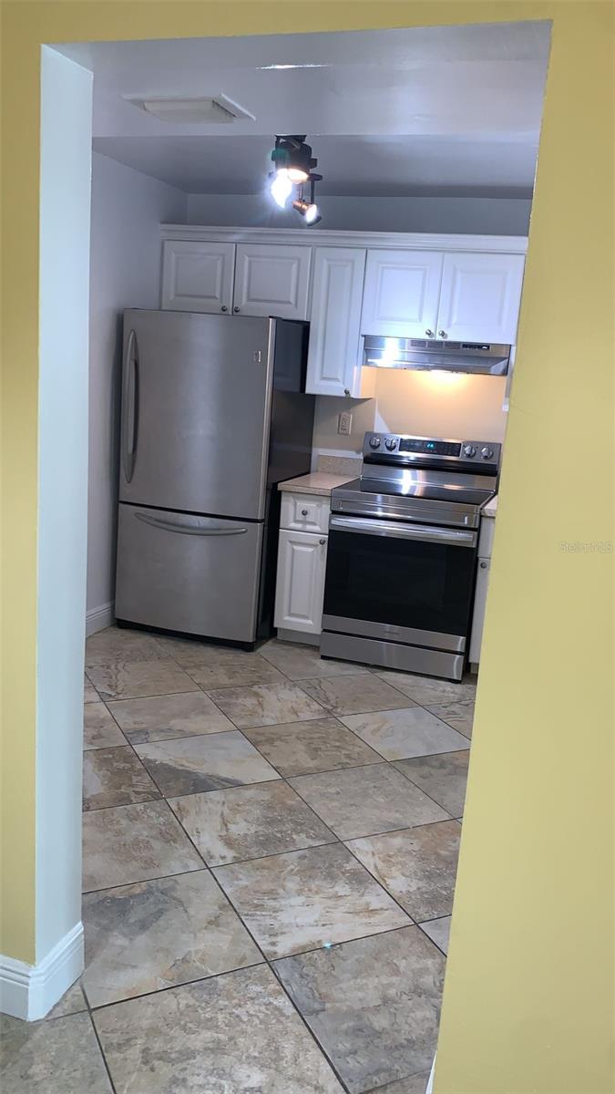 Image 15 of 37 For 721 Pine Island Road 401