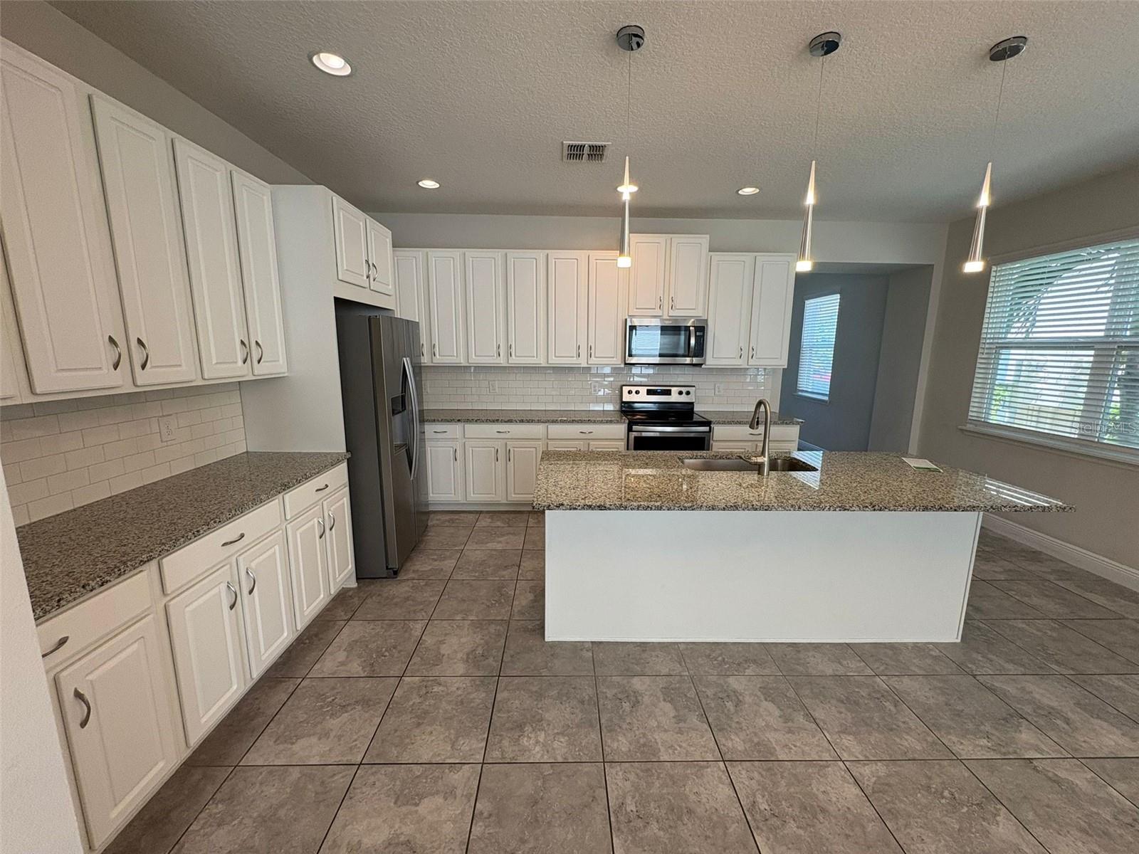Image 11 of 47 For 15833 Marina Bay Dr