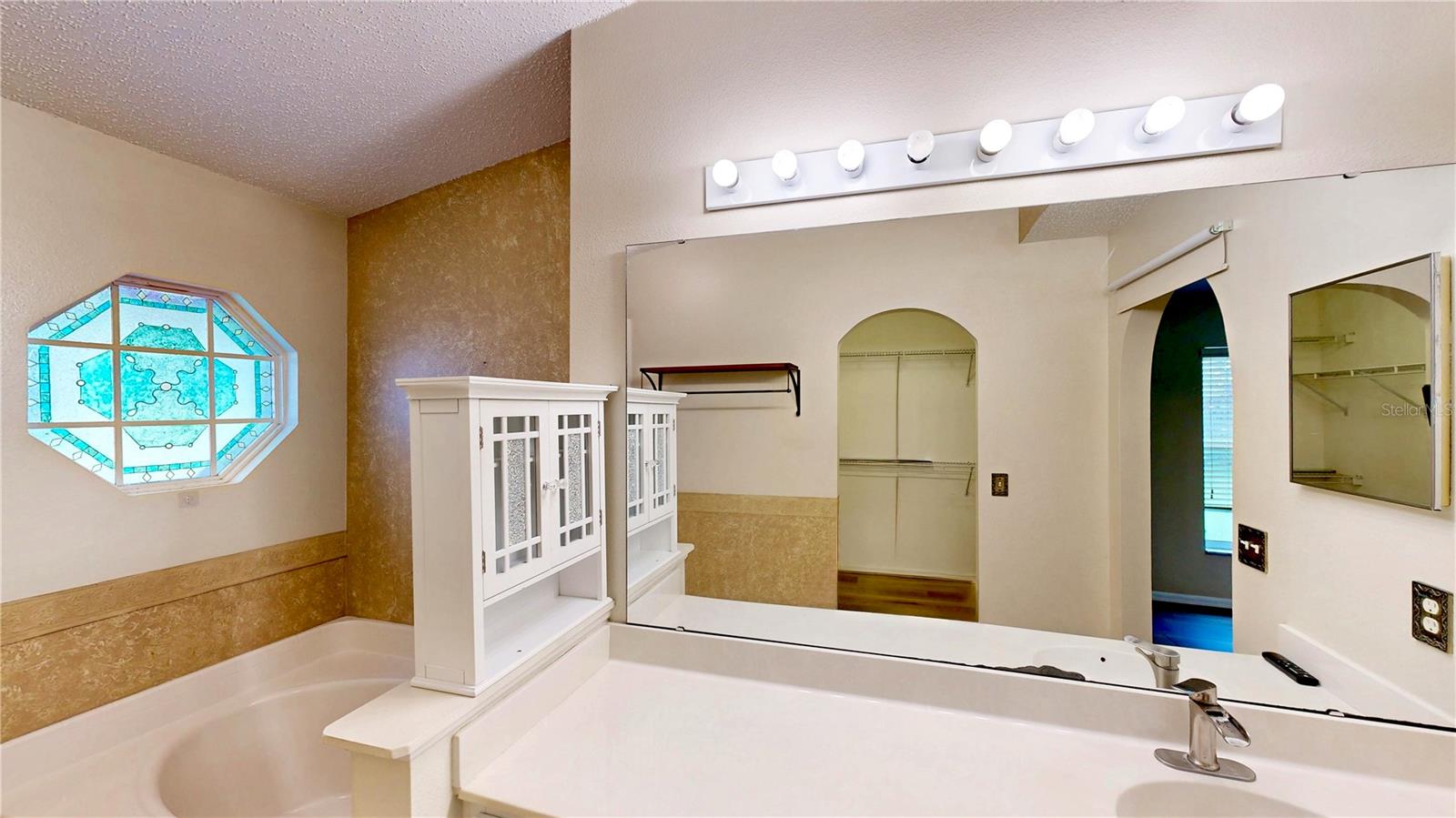 Image 31 of 46 For 16103 Denham Court