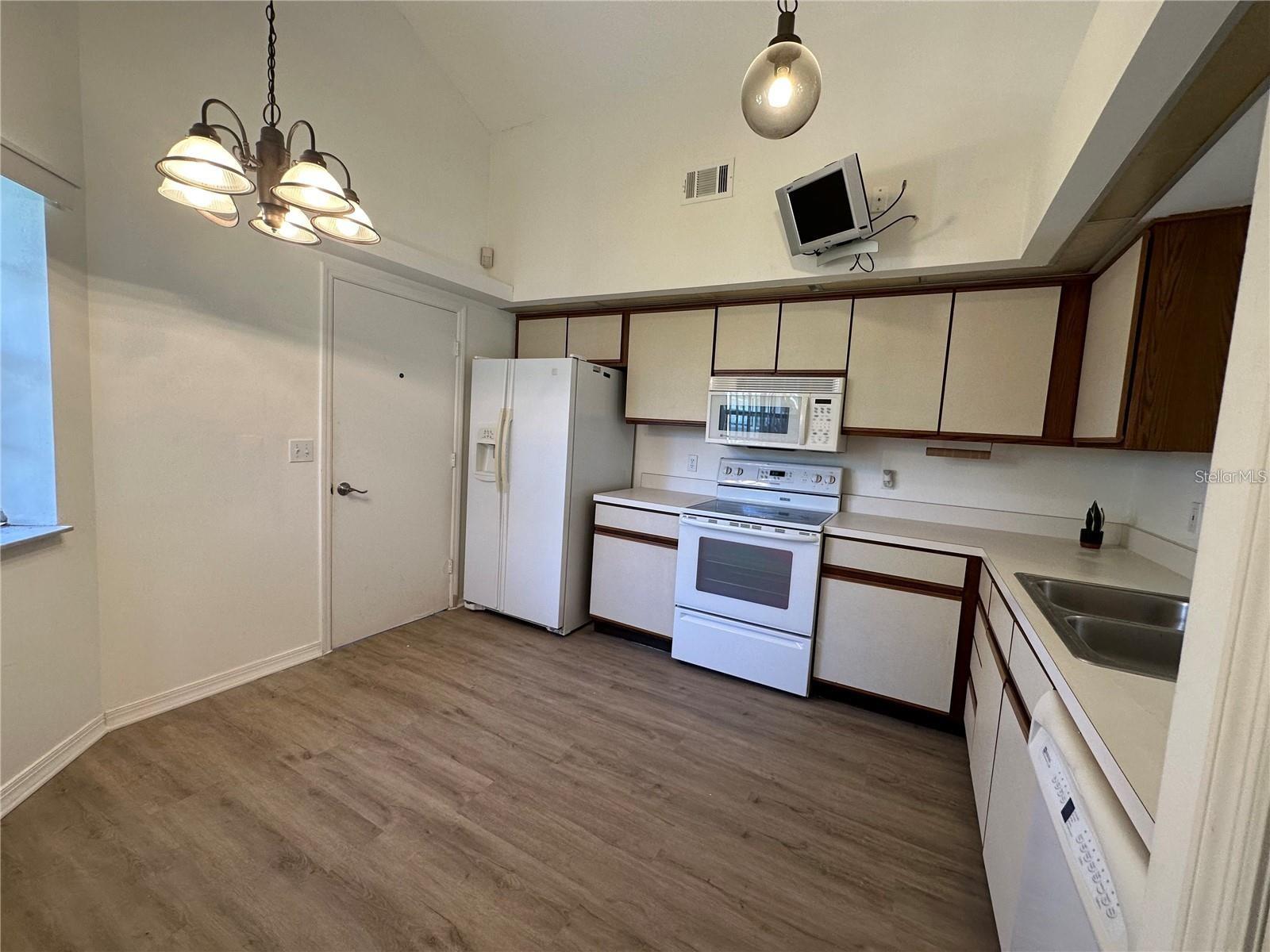 Image 6 of 17 For 2647 Horseshoe Bay Drive