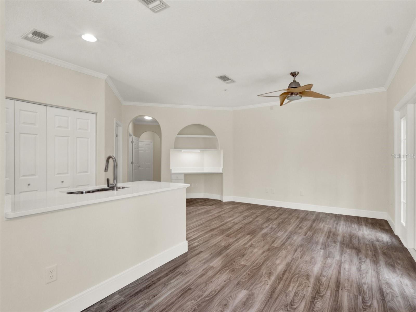 Image 10 of 32 For 860 Orange Avenue 118