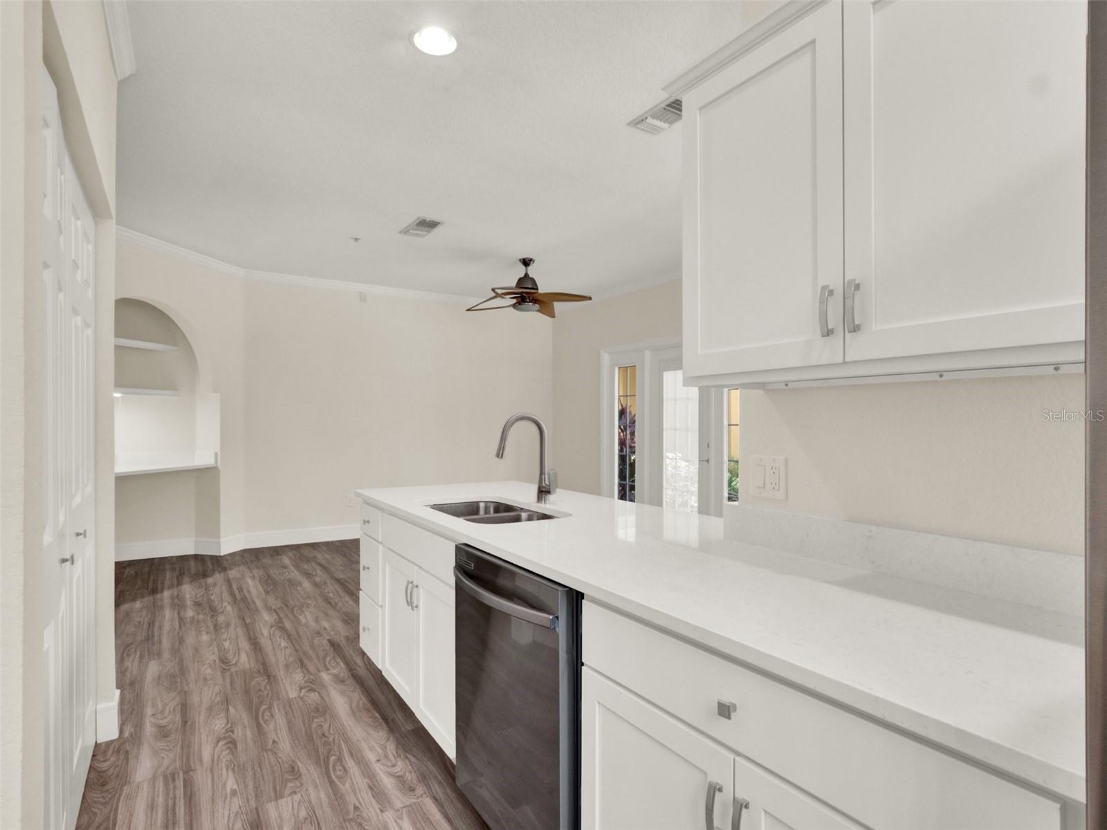 Image 11 of 32 For 860 Orange Avenue 118
