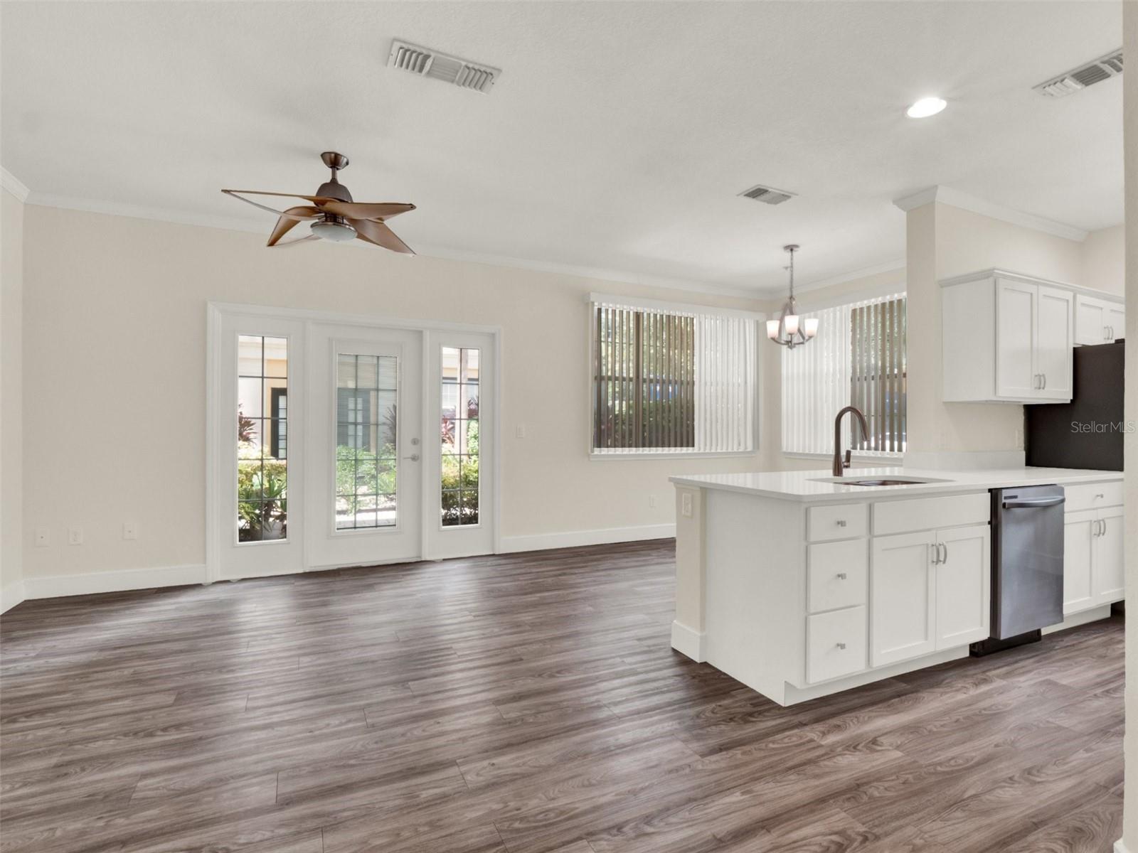 Image 6 of 32 For 860 Orange Avenue 118