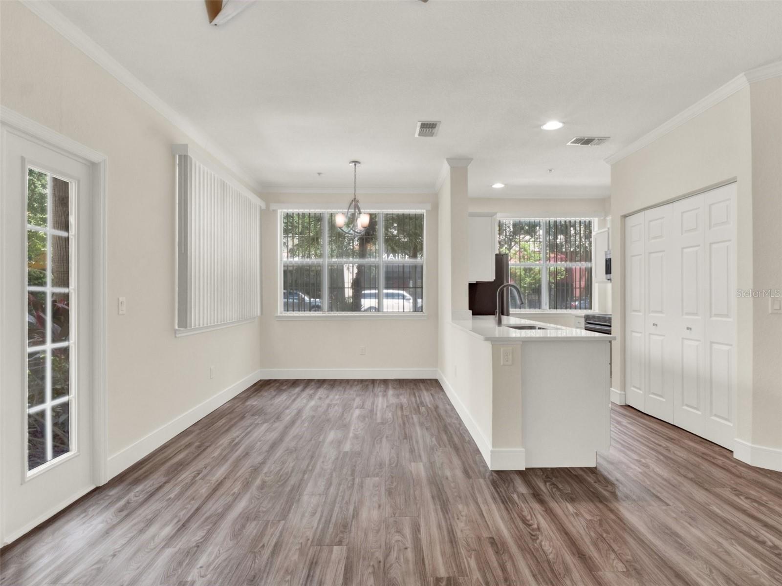 Image 7 of 32 For 860 Orange Avenue 118