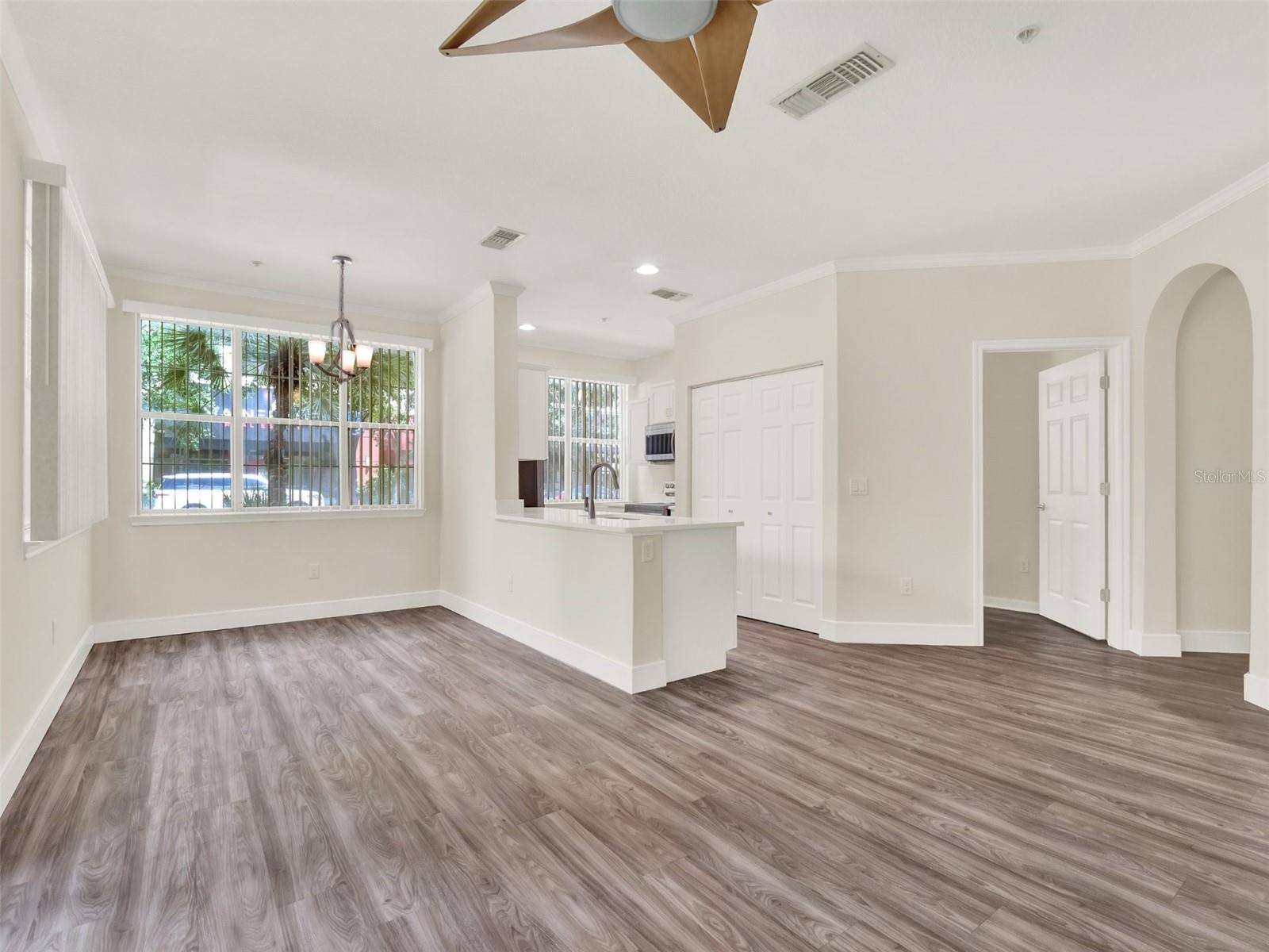 Image 8 of 32 For 860 Orange Avenue 118