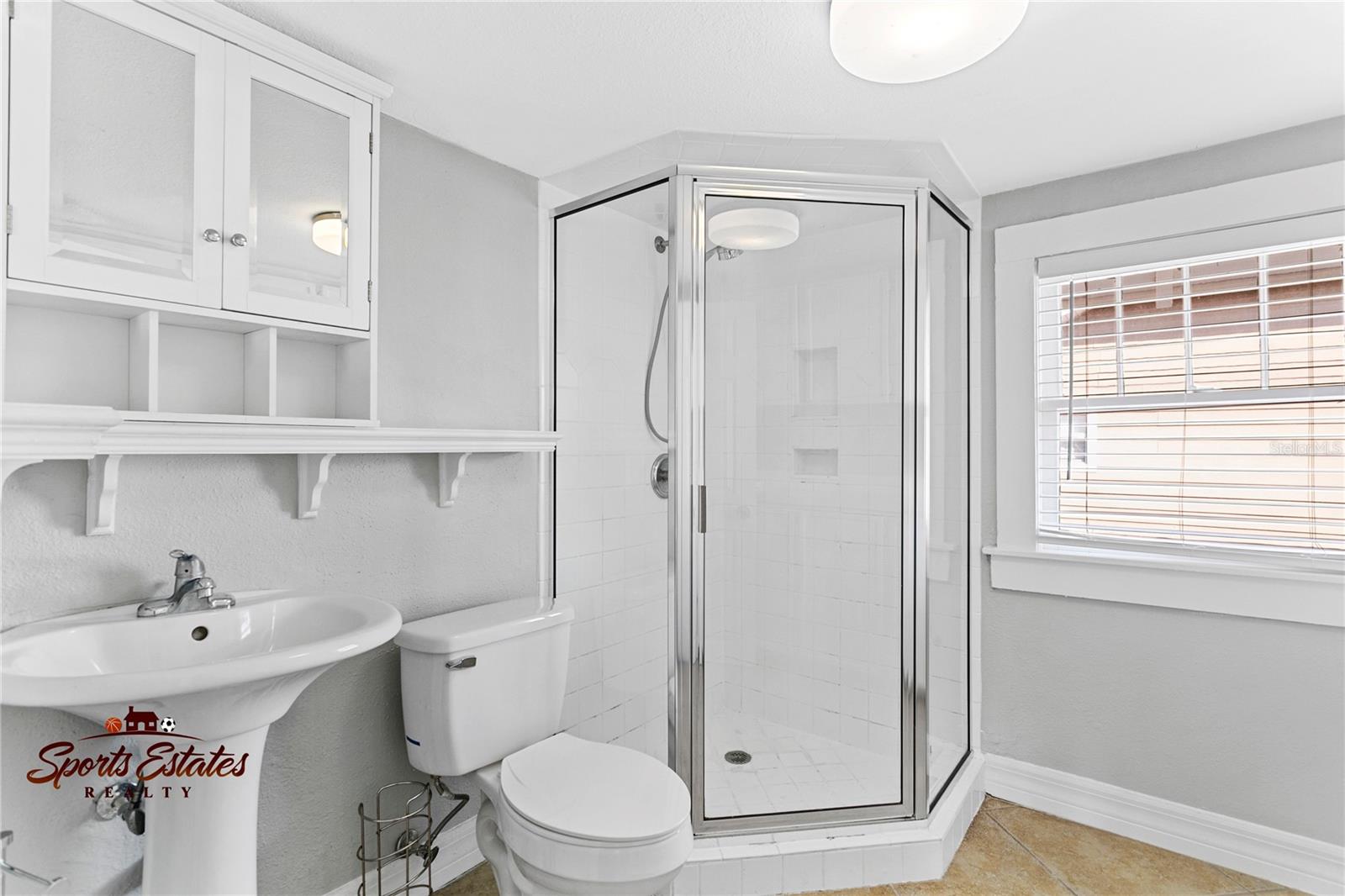 Image 10 of 14 For 627 Hyer Avenue
