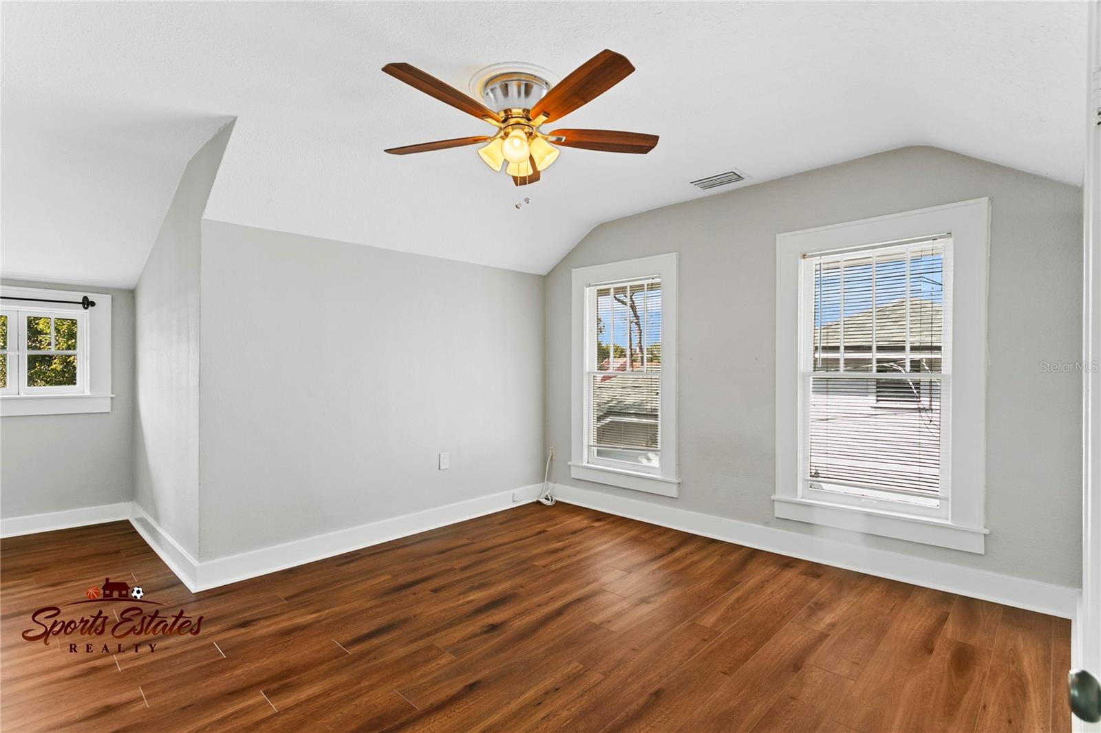 Image 11 of 14 For 627 Hyer Avenue
