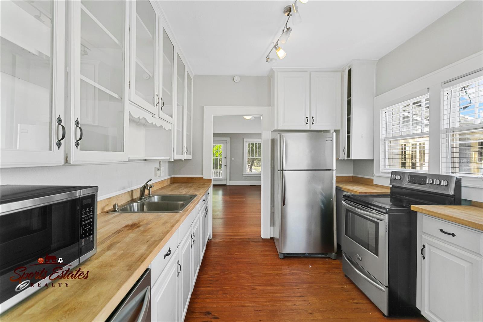 Image 3 of 14 For 627 Hyer Avenue
