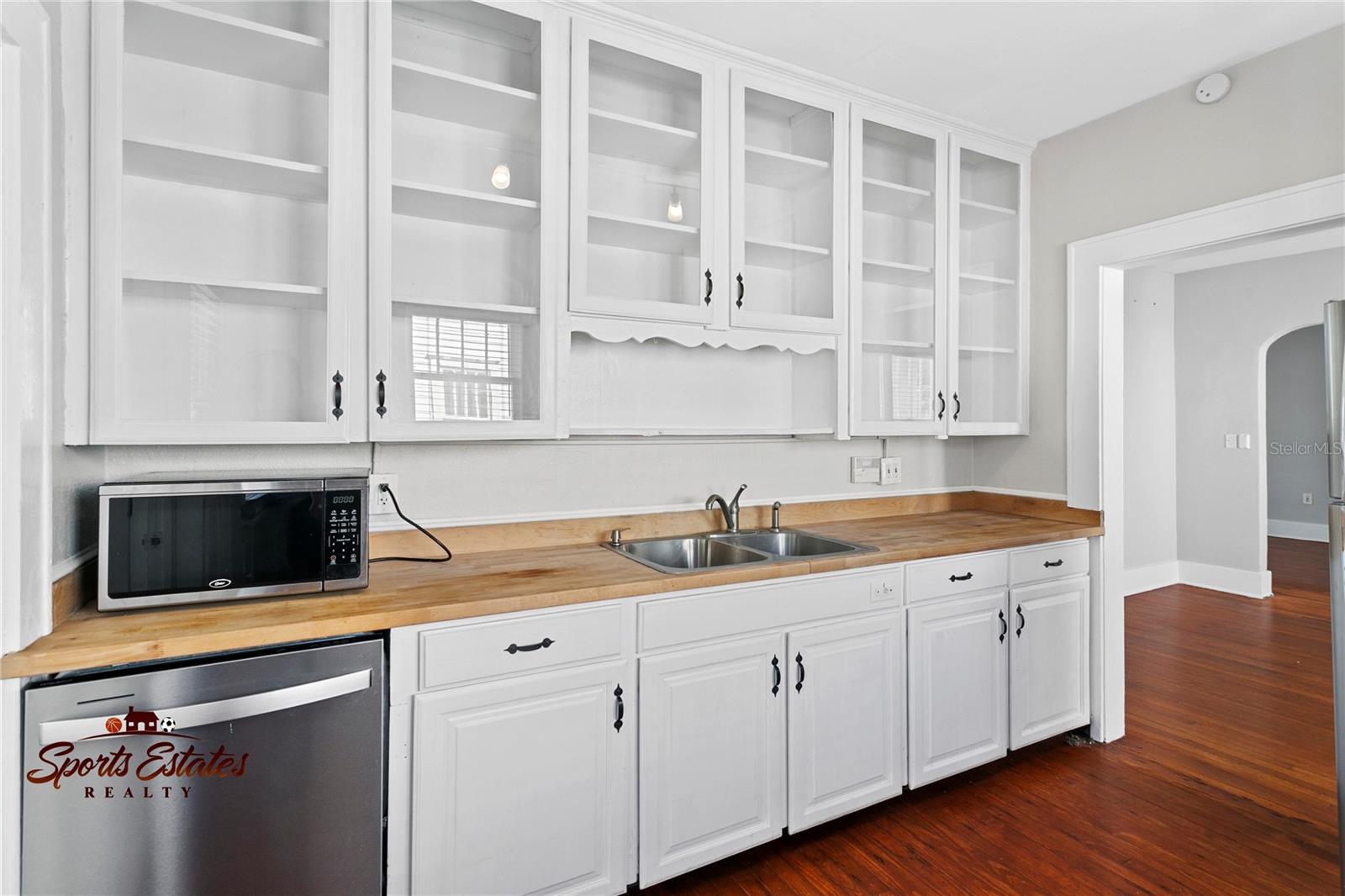 Image 4 of 14 For 627 Hyer Avenue