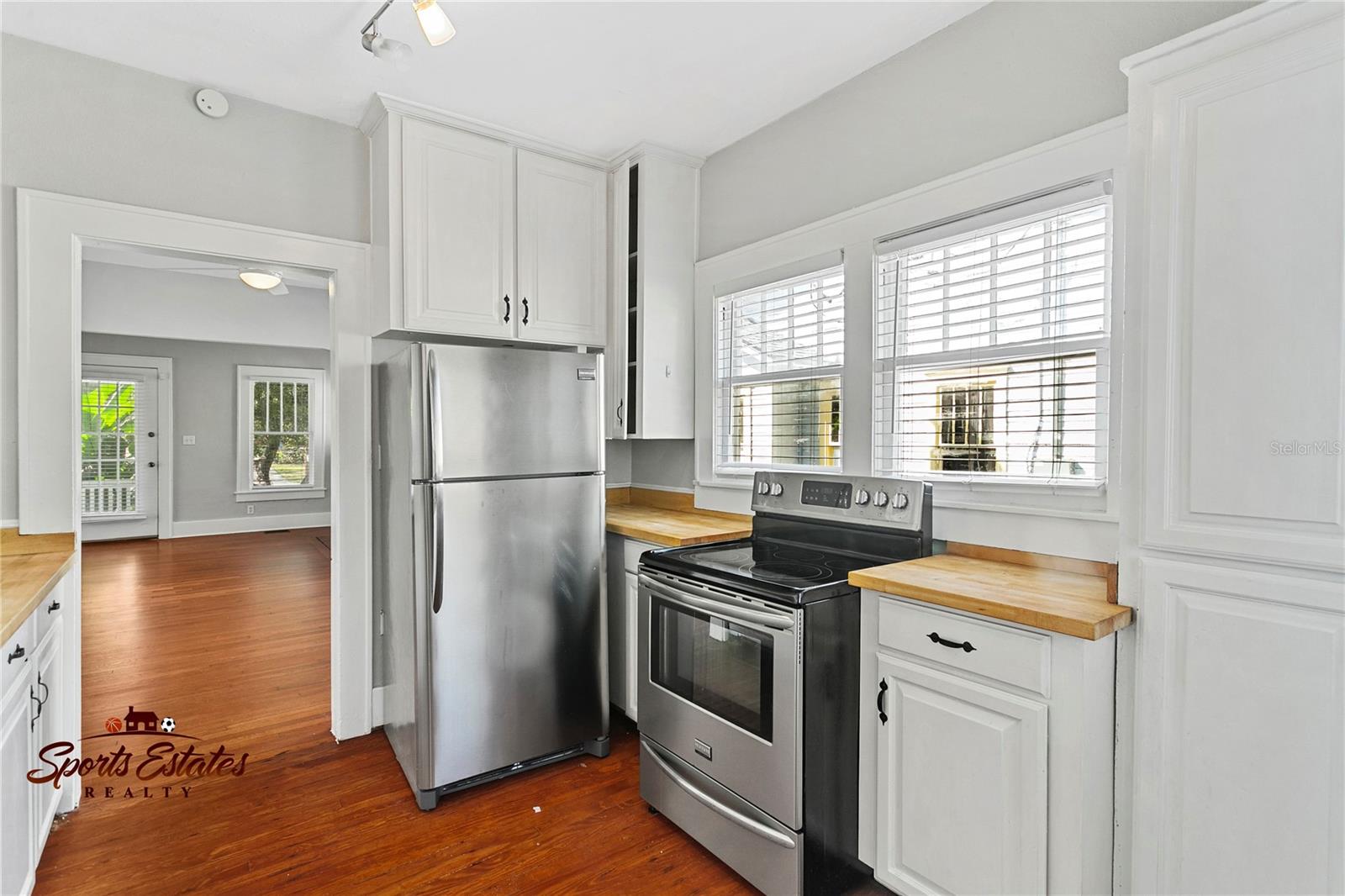 Image 5 of 14 For 627 Hyer Avenue
