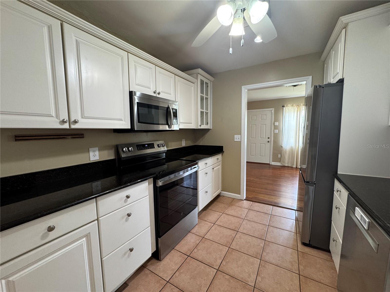 Image 10 of 32 For 2418 Montana Street