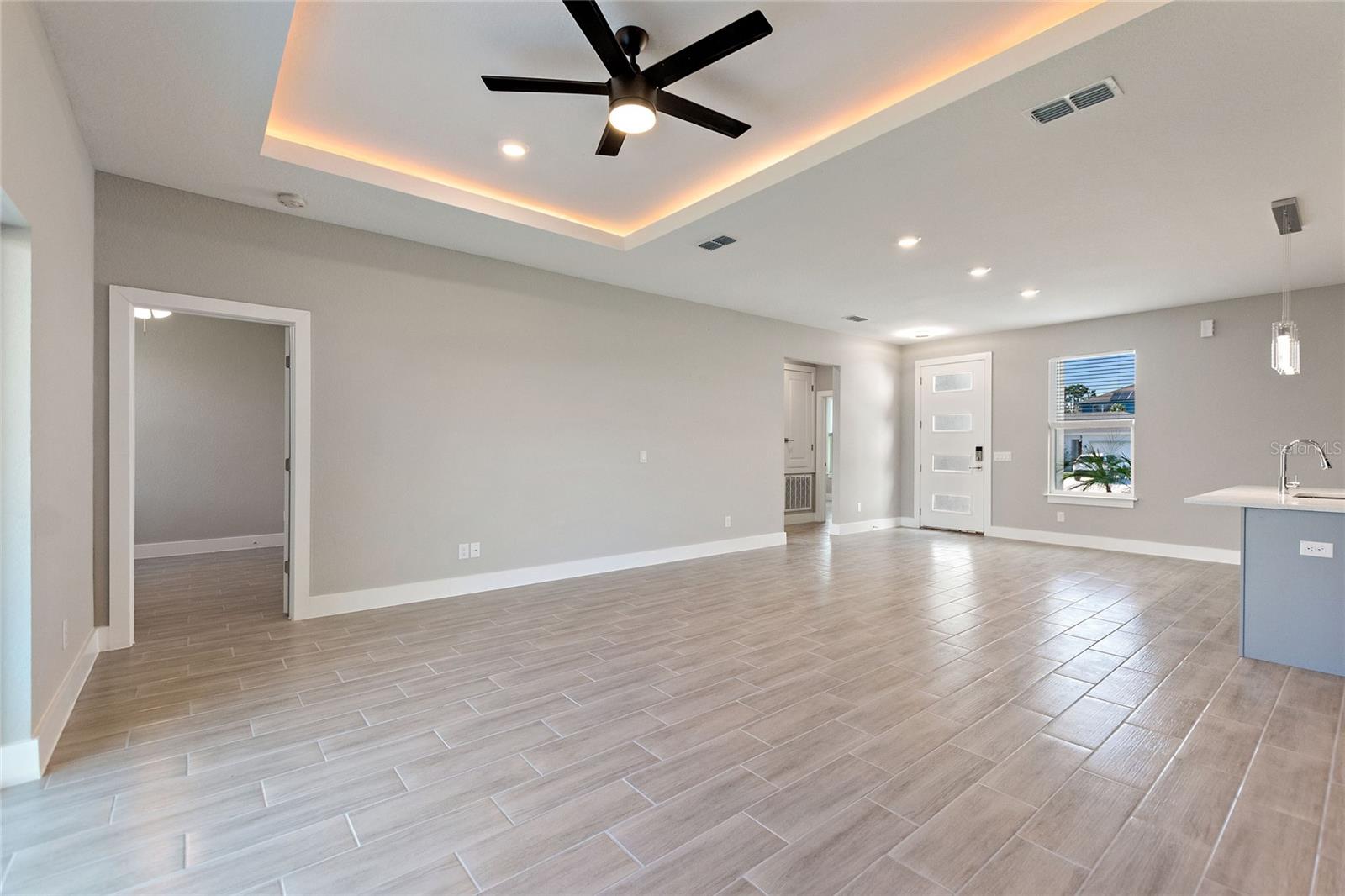 Image 11 of 33 For 643 James Court