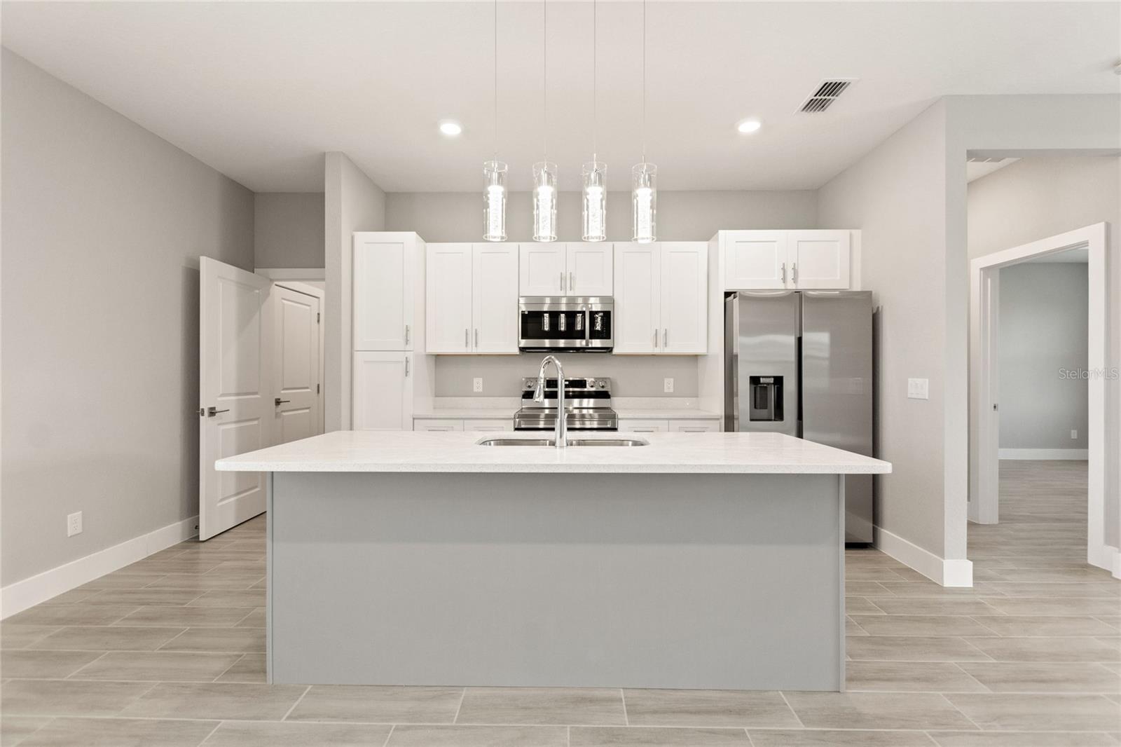 Image 13 of 33 For 643 James Court