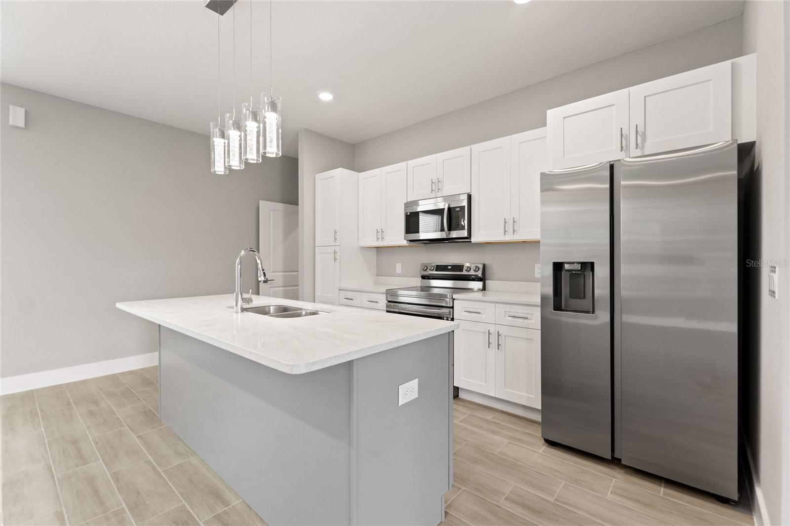 Image 14 of 33 For 643 James Court