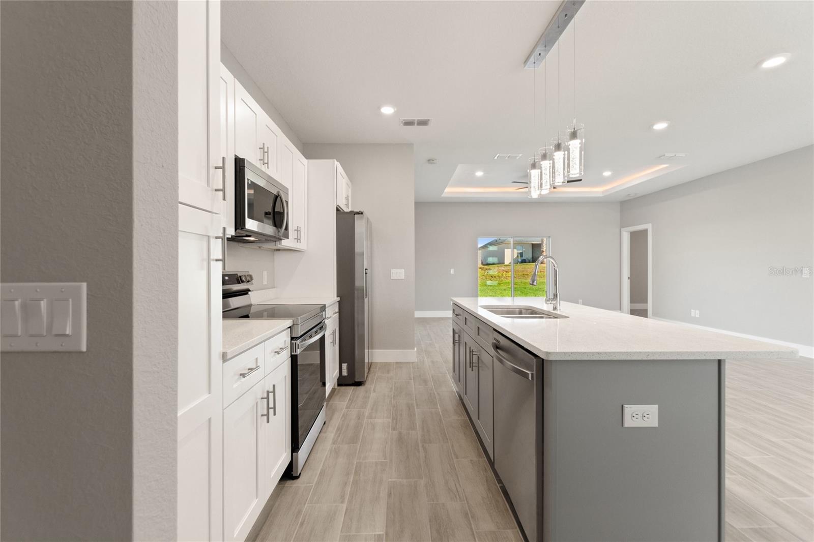 Image 16 of 33 For 643 James Court