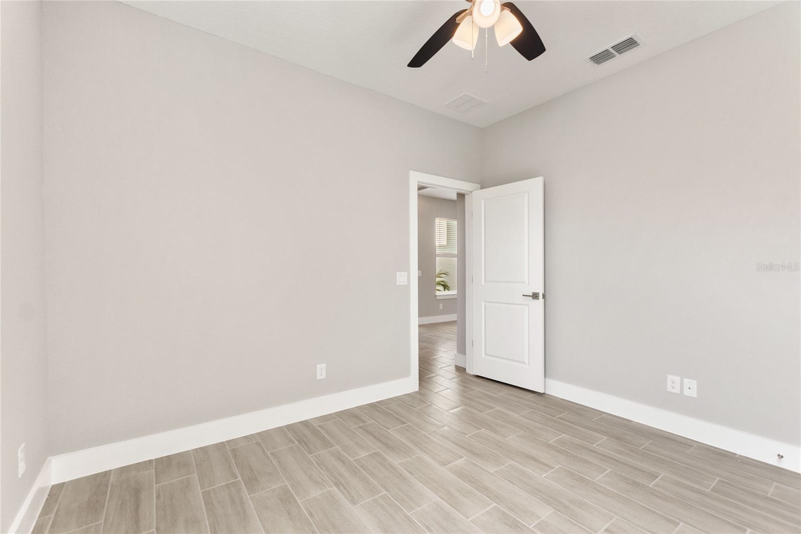 Image 17 of 33 For 643 James Court