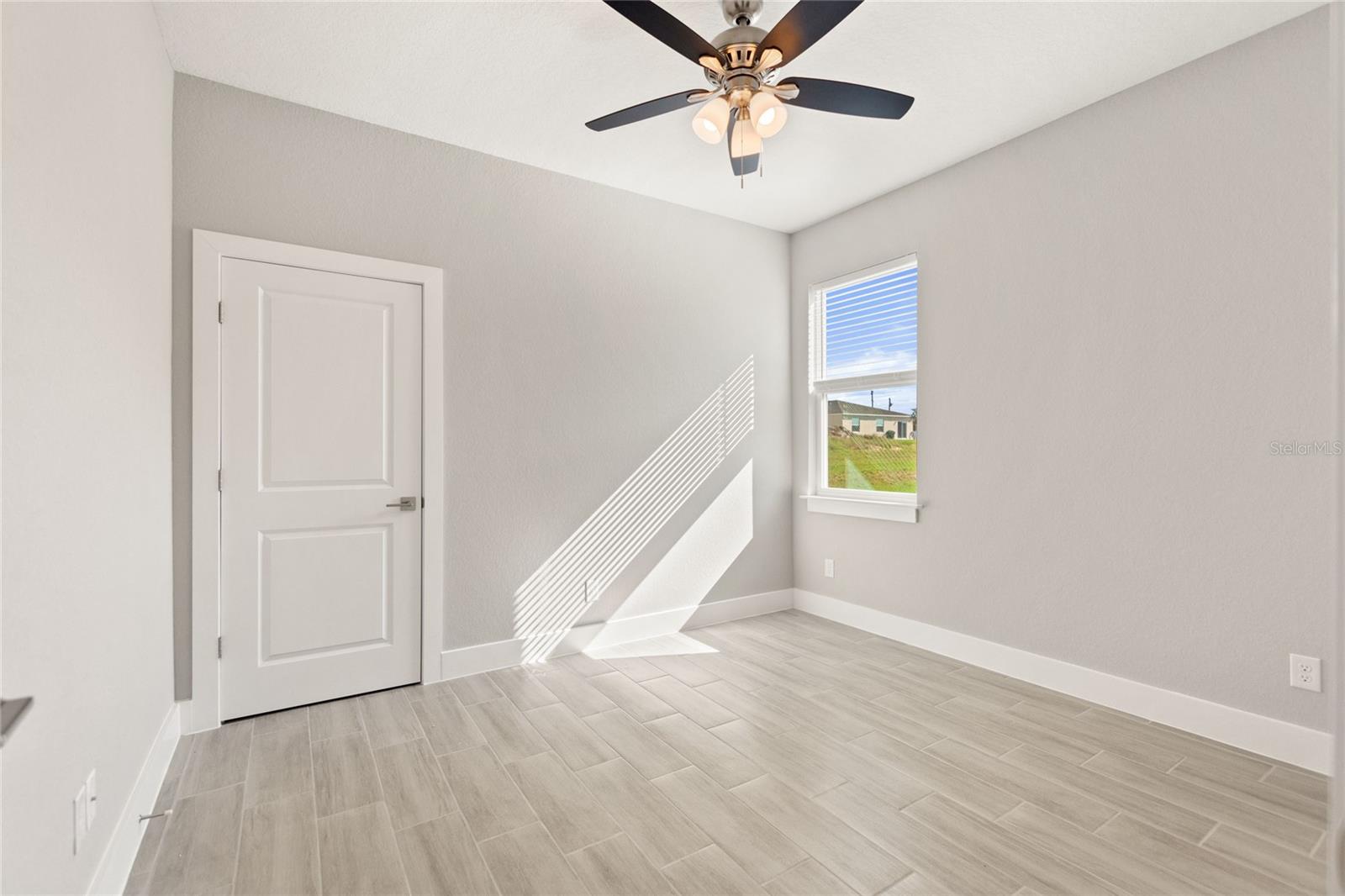 Image 18 of 33 For 643 James Court