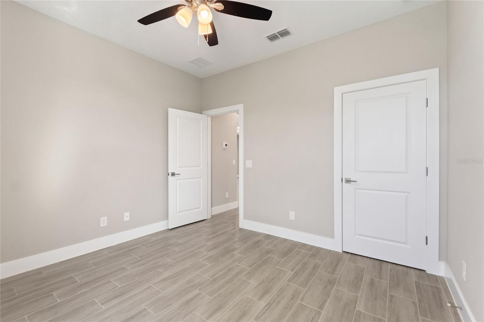 Image 20 of 33 For 643 James Court