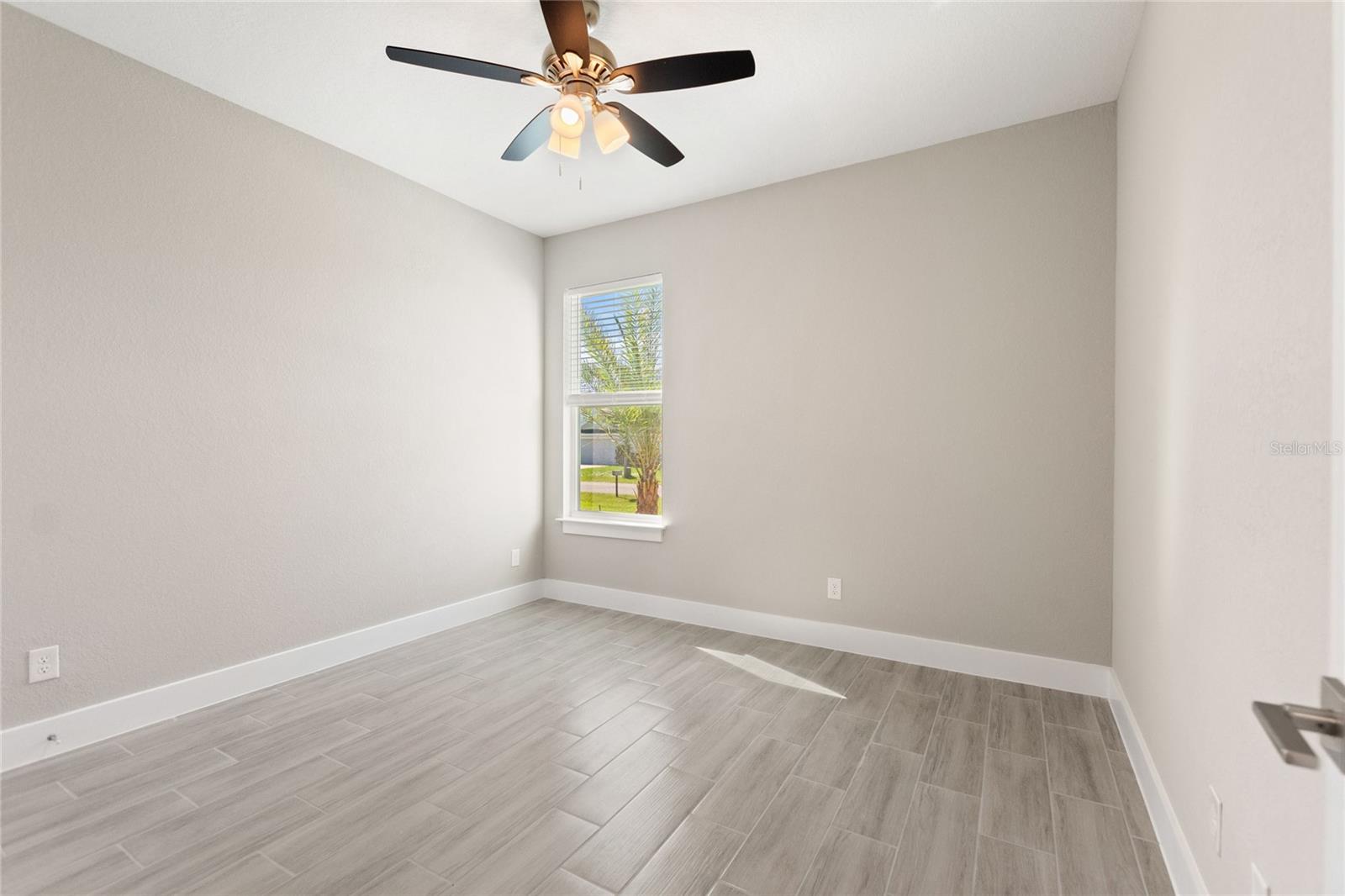 Image 21 of 33 For 643 James Court