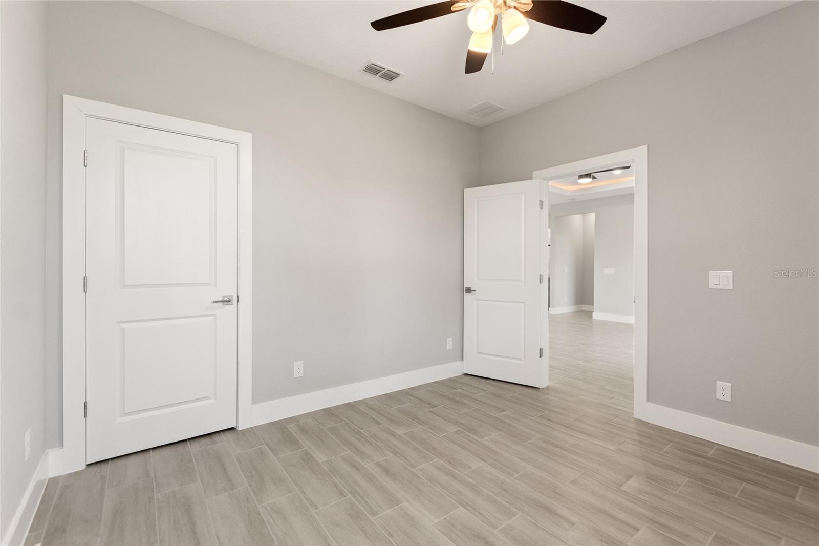 Image 22 of 33 For 643 James Court