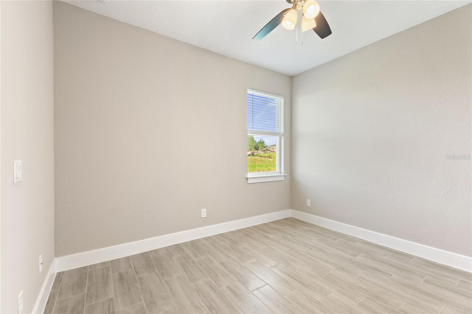 Image 23 of 33 For 643 James Court