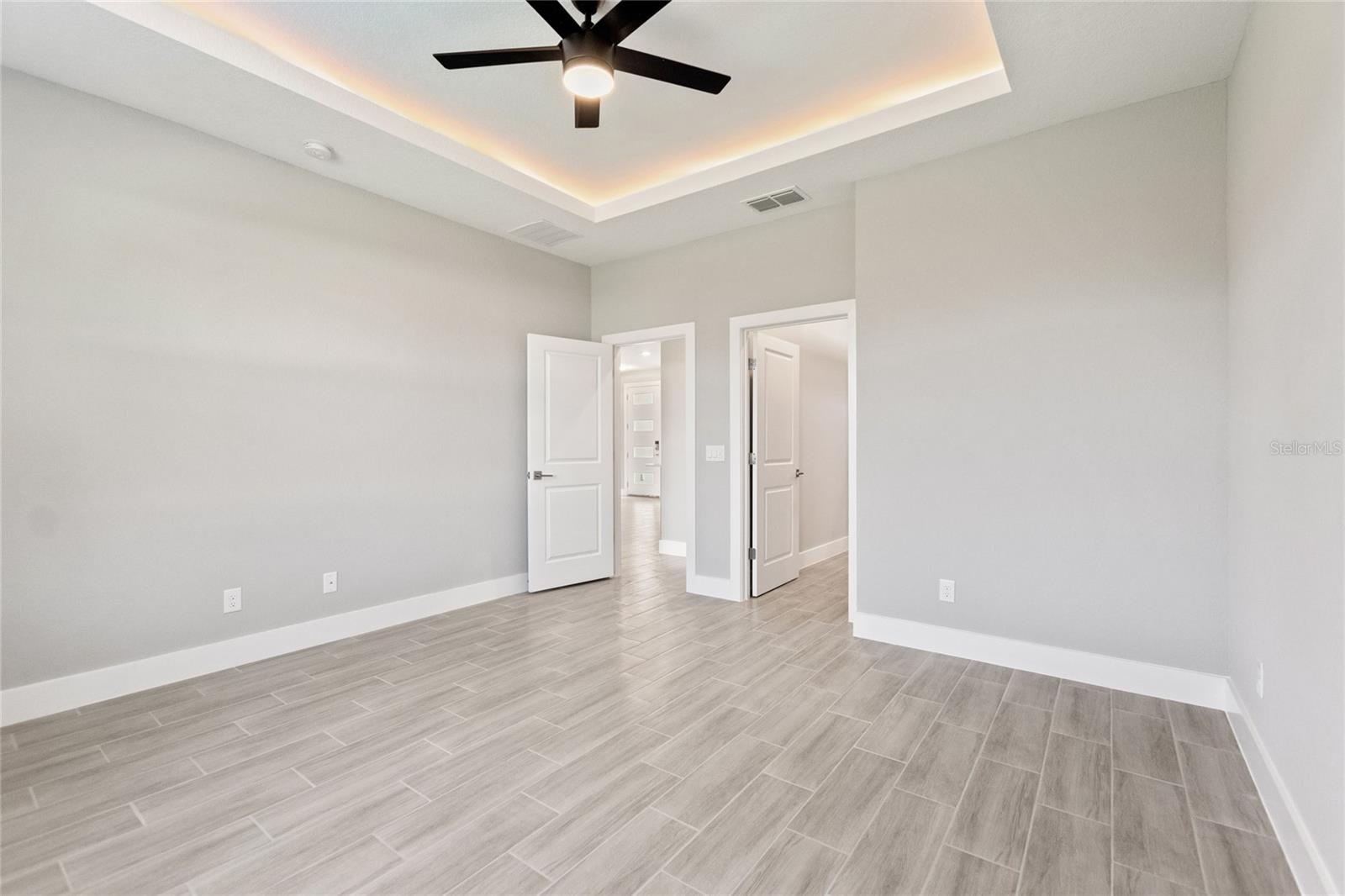 Image 24 of 33 For 643 James Court