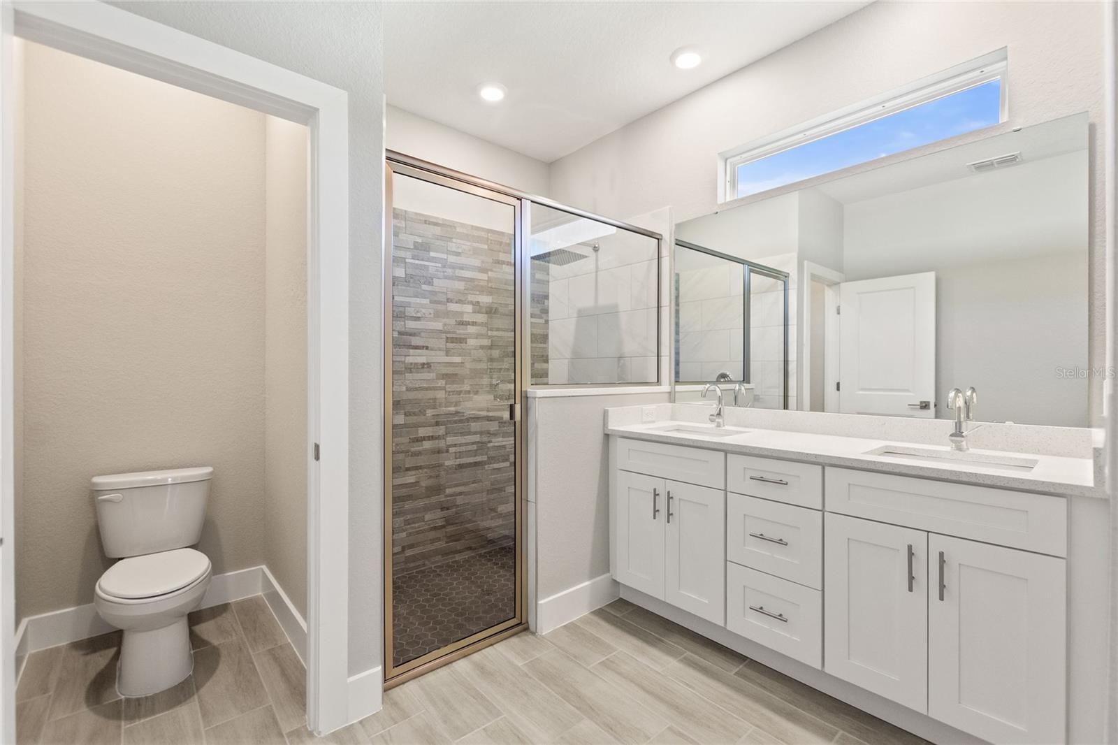 Image 26 of 33 For 643 James Court