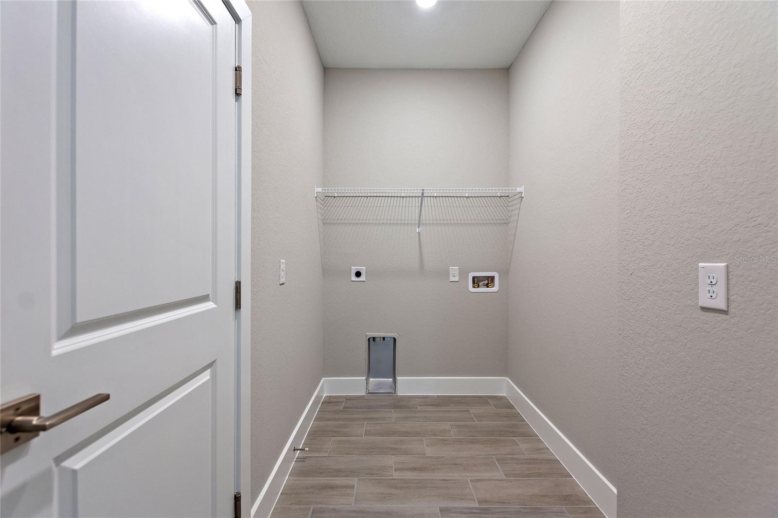 Image 27 of 33 For 643 James Court