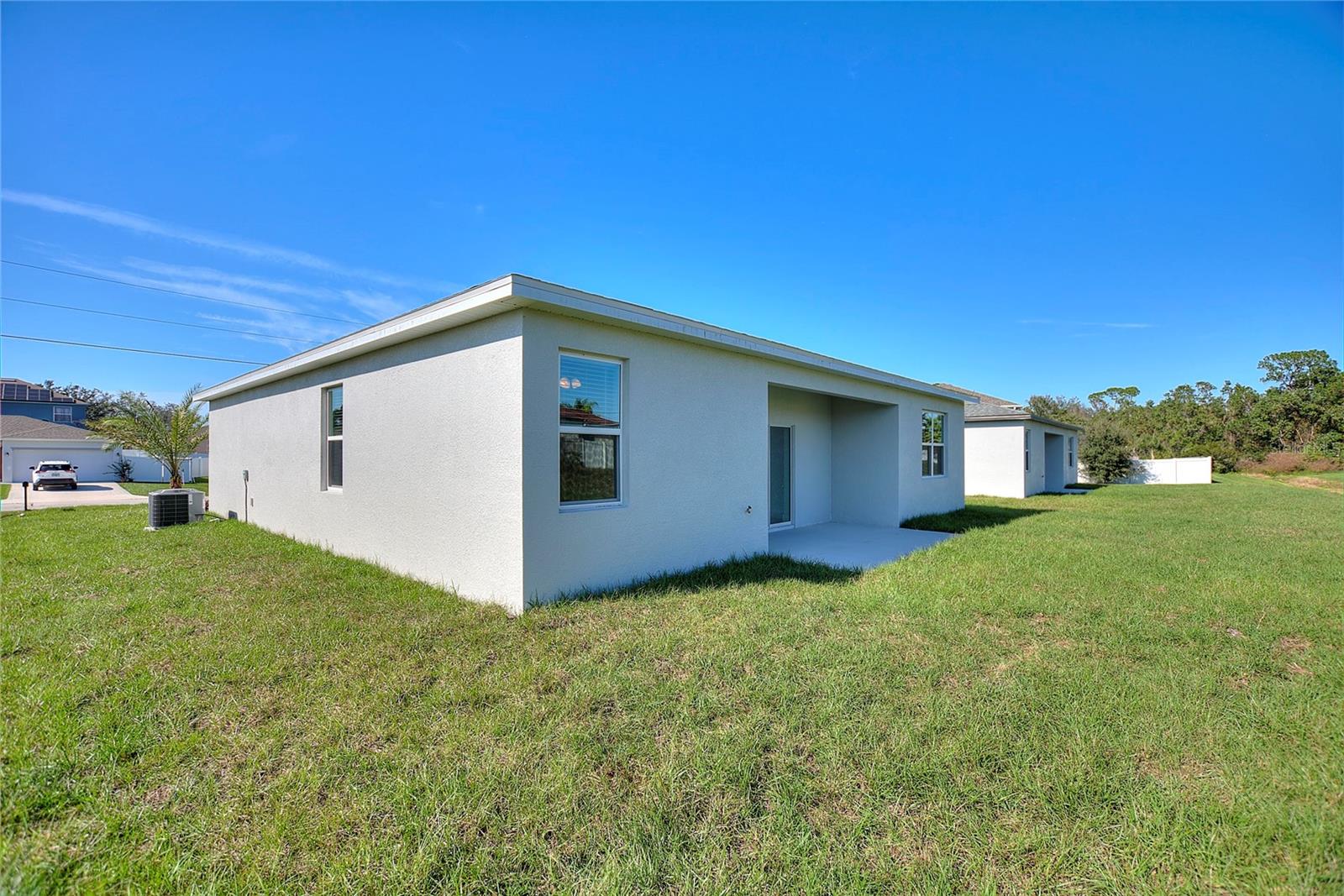 Image 28 of 33 For 643 James Court