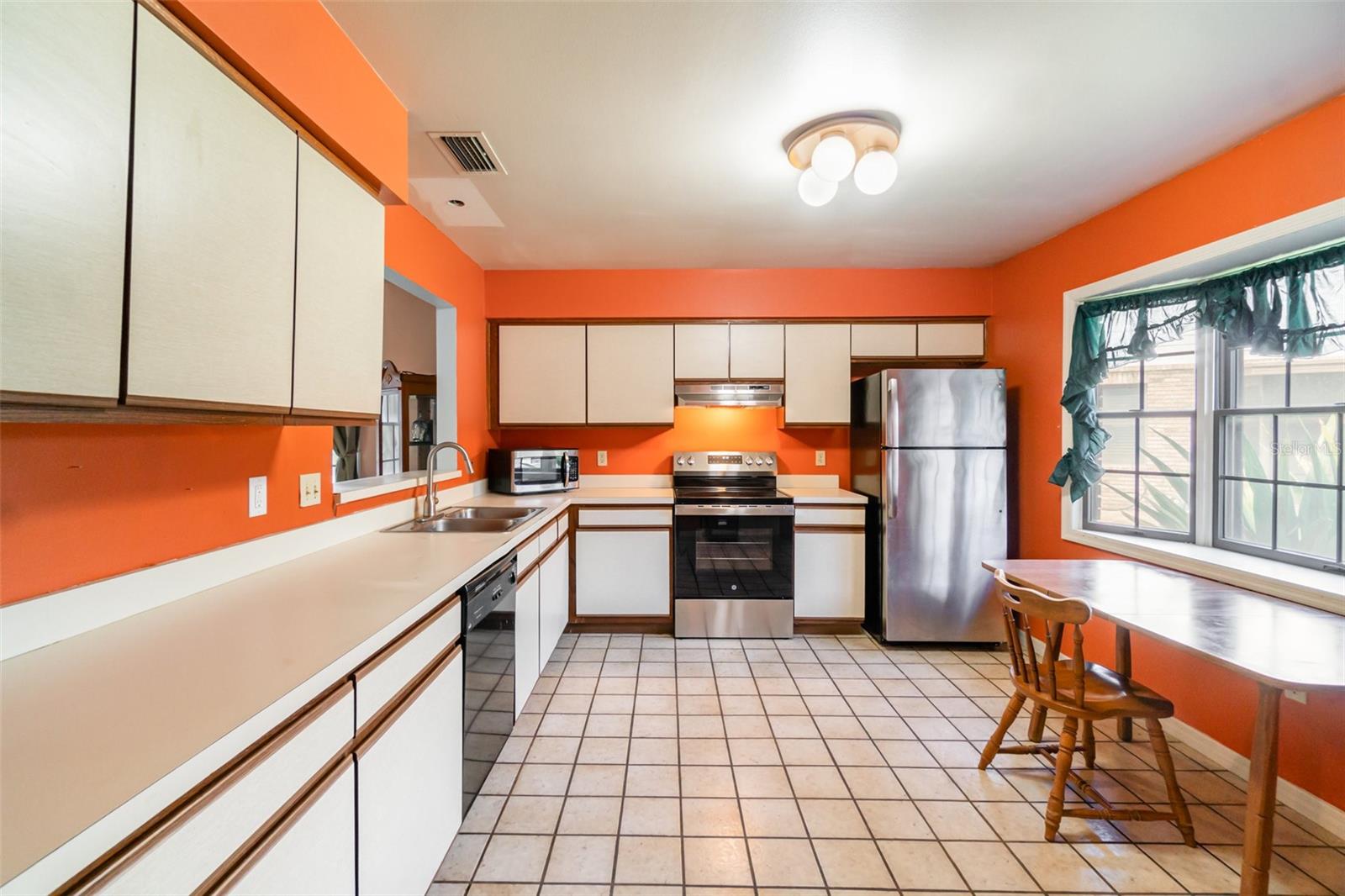Image 10 of 29 For 4207 Hamilton Court