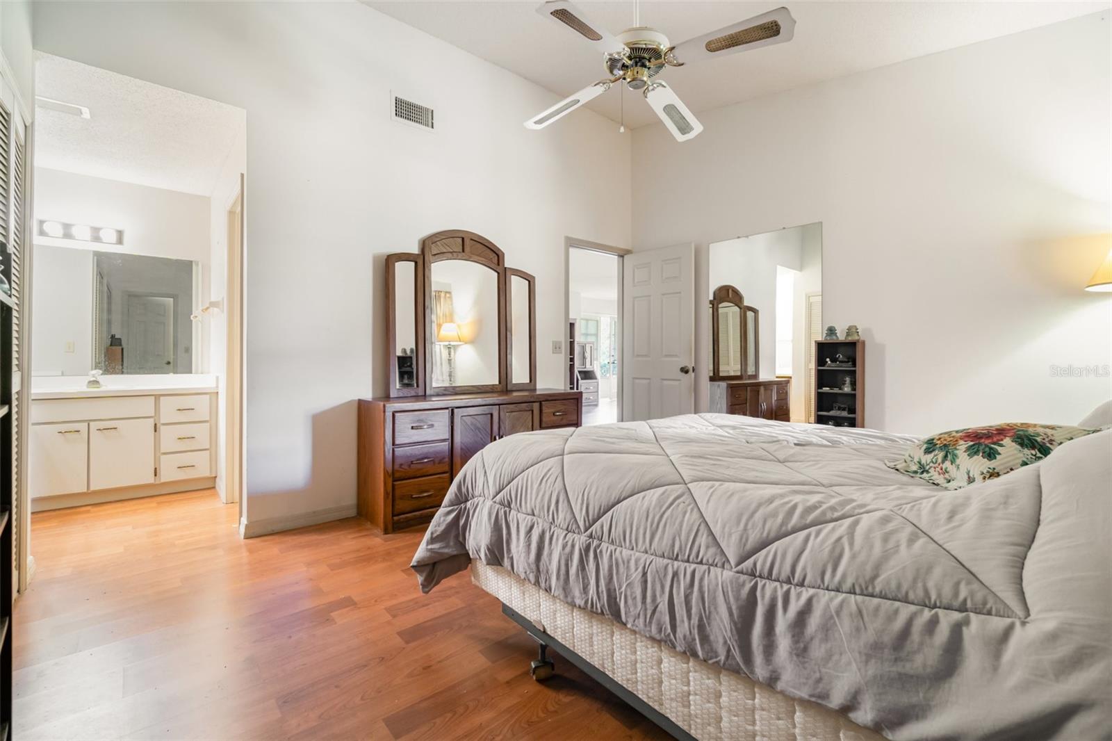 Image 18 of 29 For 4207 Hamilton Court