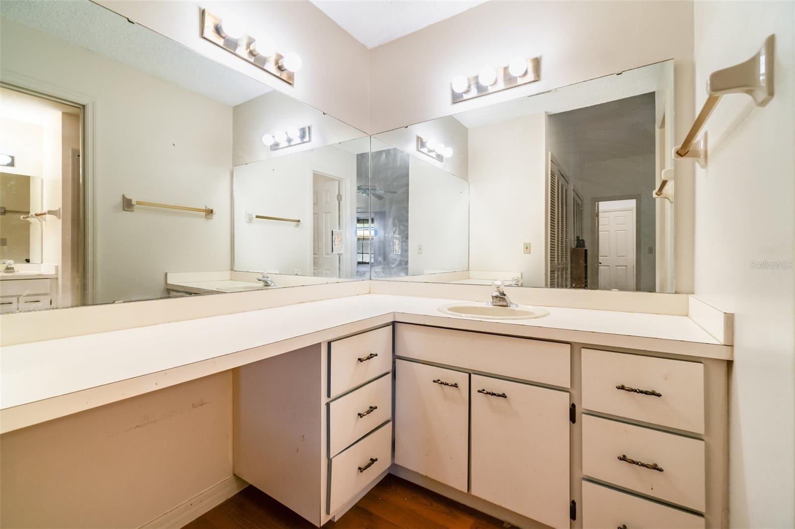 Image 19 of 29 For 4207 Hamilton Court