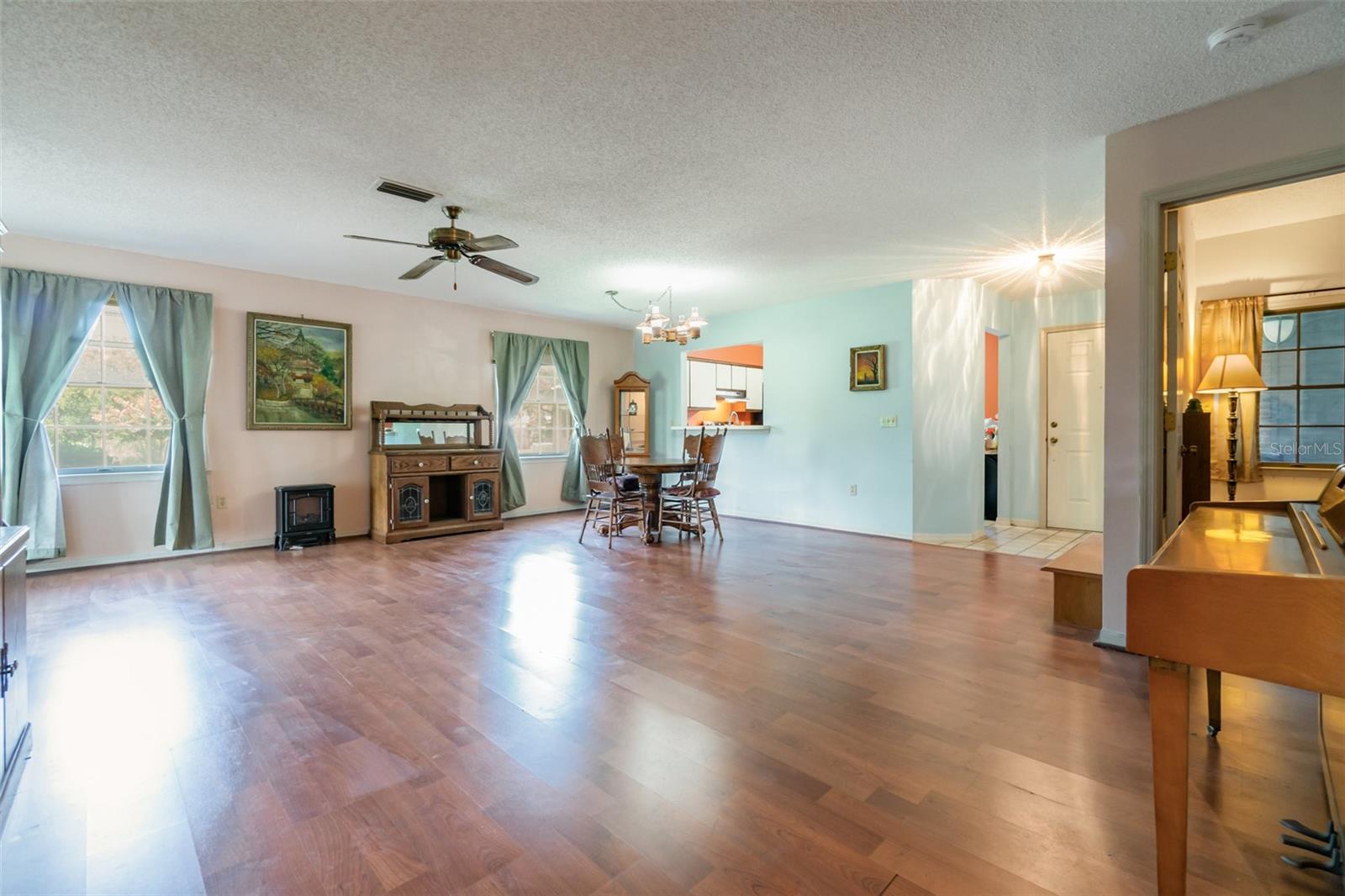 Image 5 of 29 For 4207 Hamilton Court