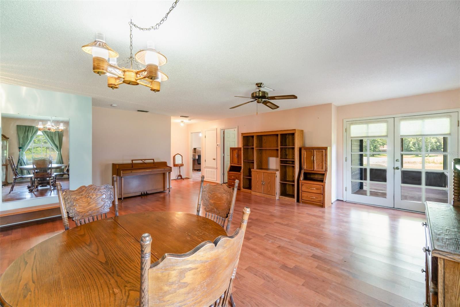 Image 9 of 29 For 4207 Hamilton Court