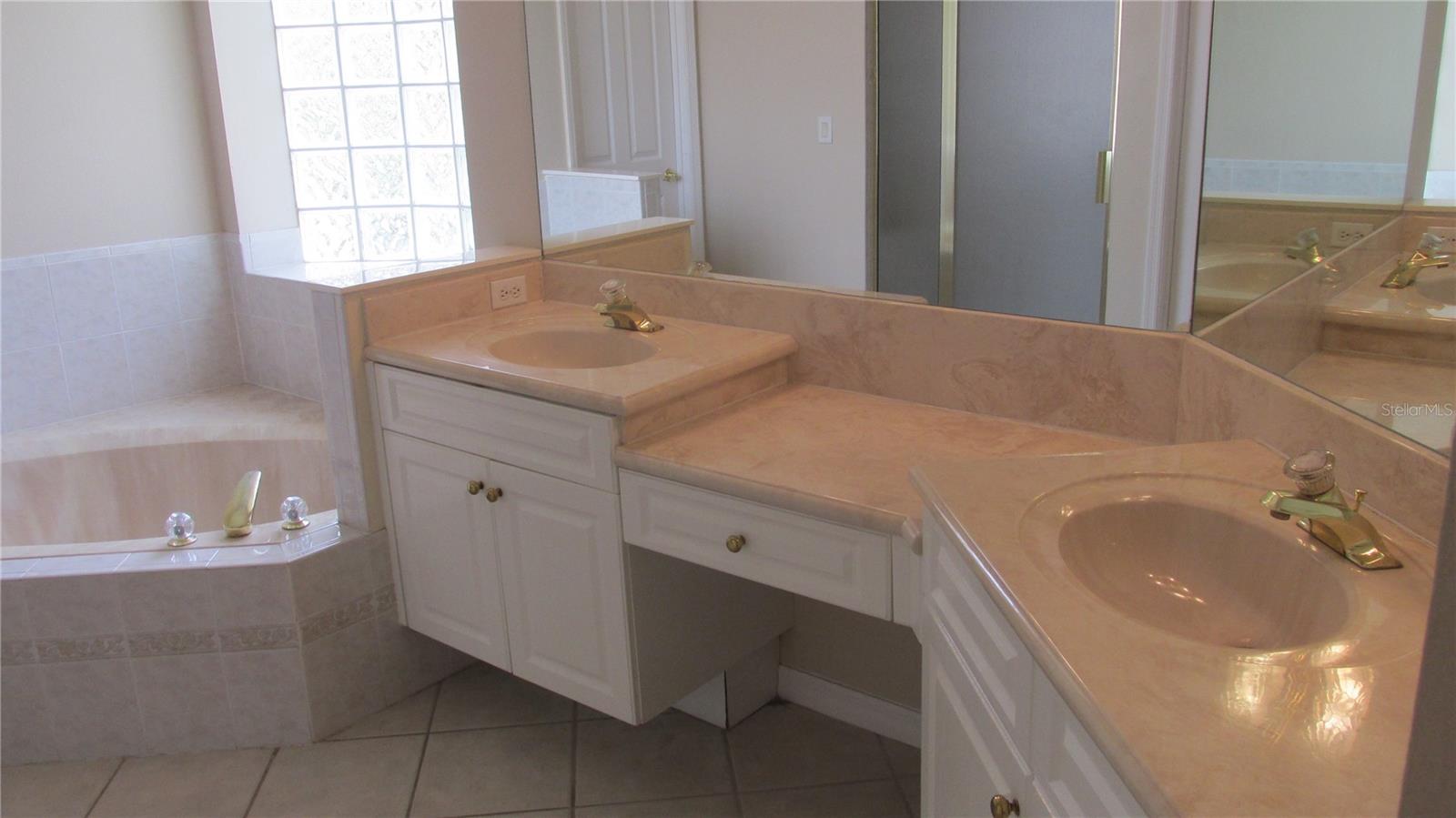 Image 10 of 20 For 8807 Oak Landings Court
