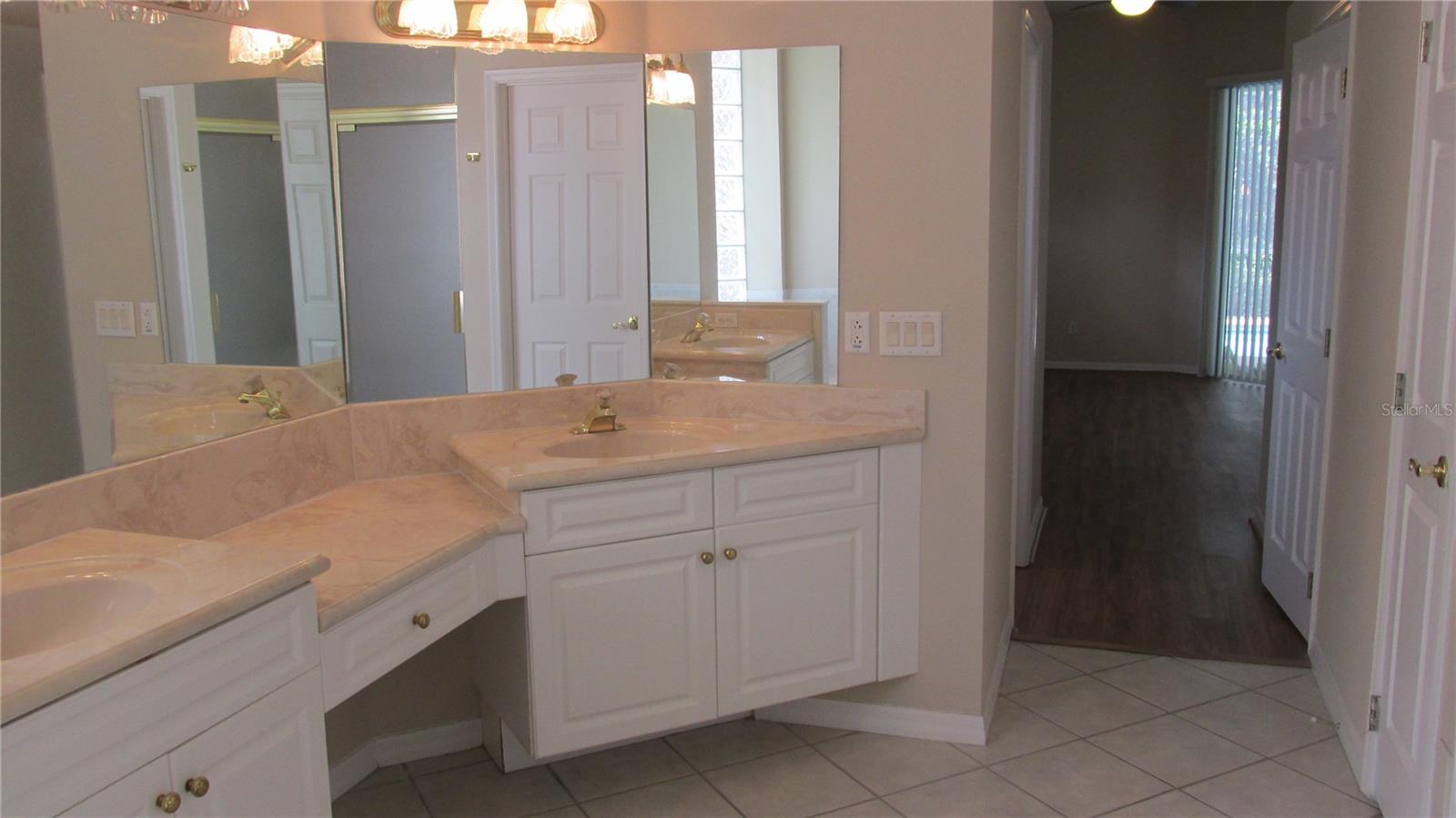 Image 12 of 20 For 8807 Oak Landings Court