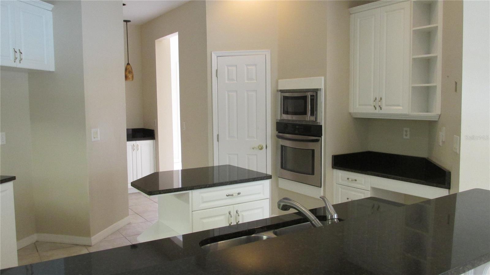 Image 6 of 20 For 8807 Oak Landings Court