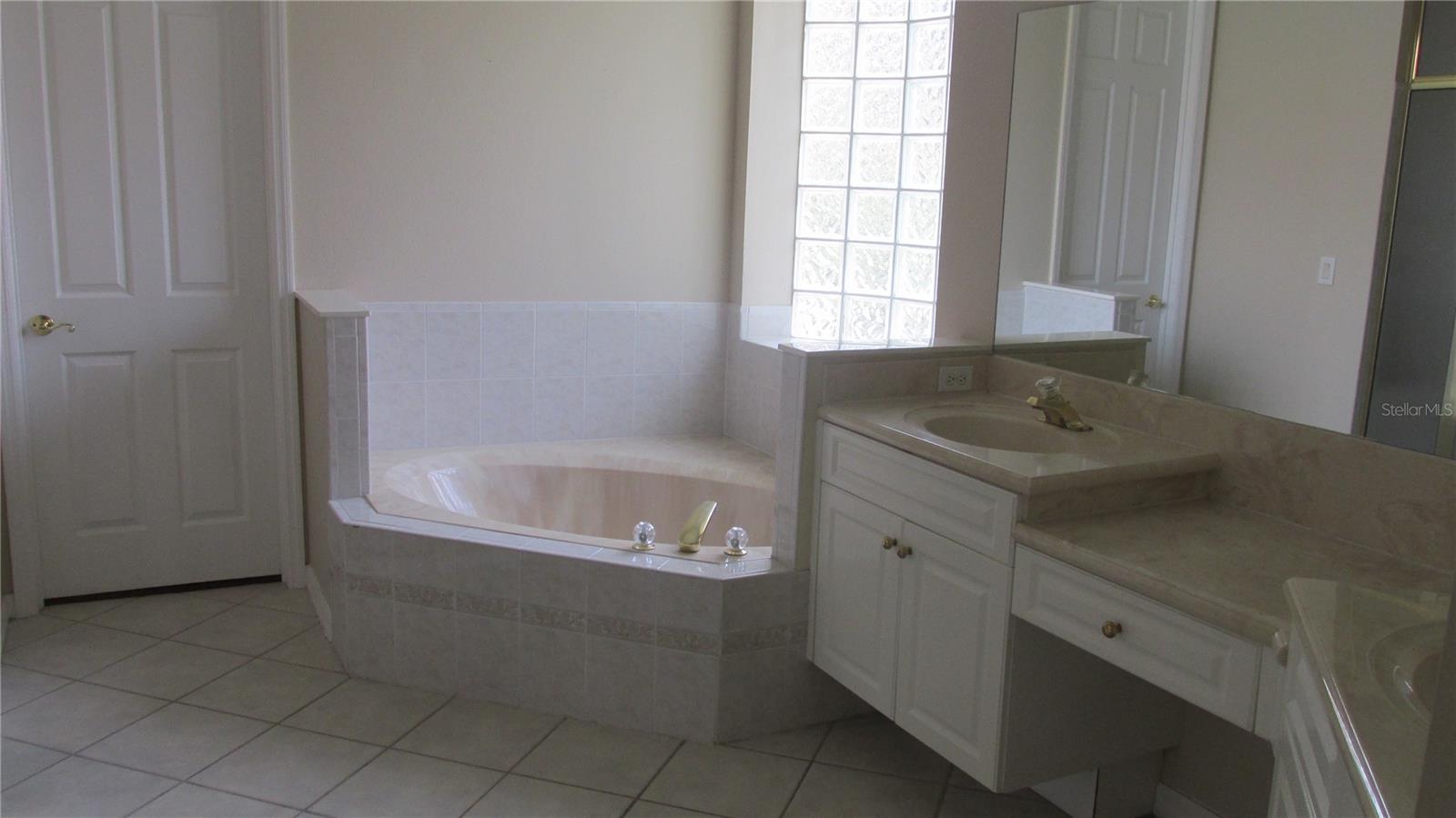 Image 9 of 20 For 8807 Oak Landings Court