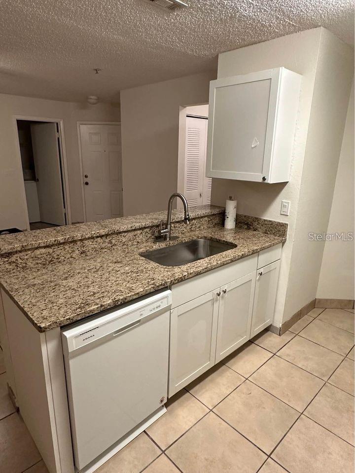 Image 5 of 16 For 976 Leeward Place 103
