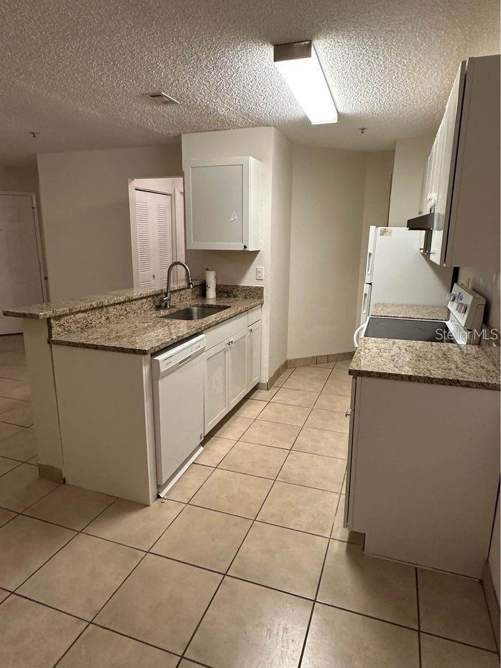 Image 8 of 16 For 976 Leeward Place 103