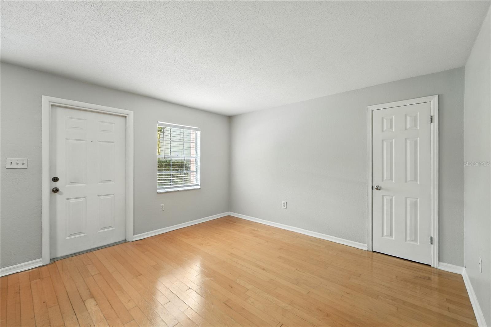 Image 11 of 31 For 1531 Catherine Street 34
