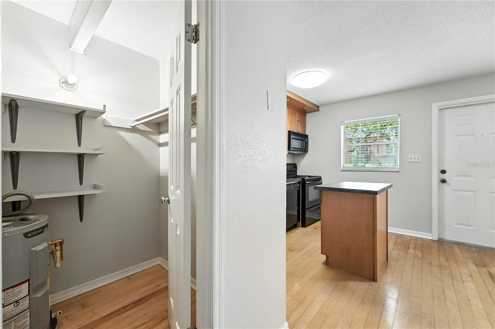 Image 16 of 31 For 1531 Catherine Street 34