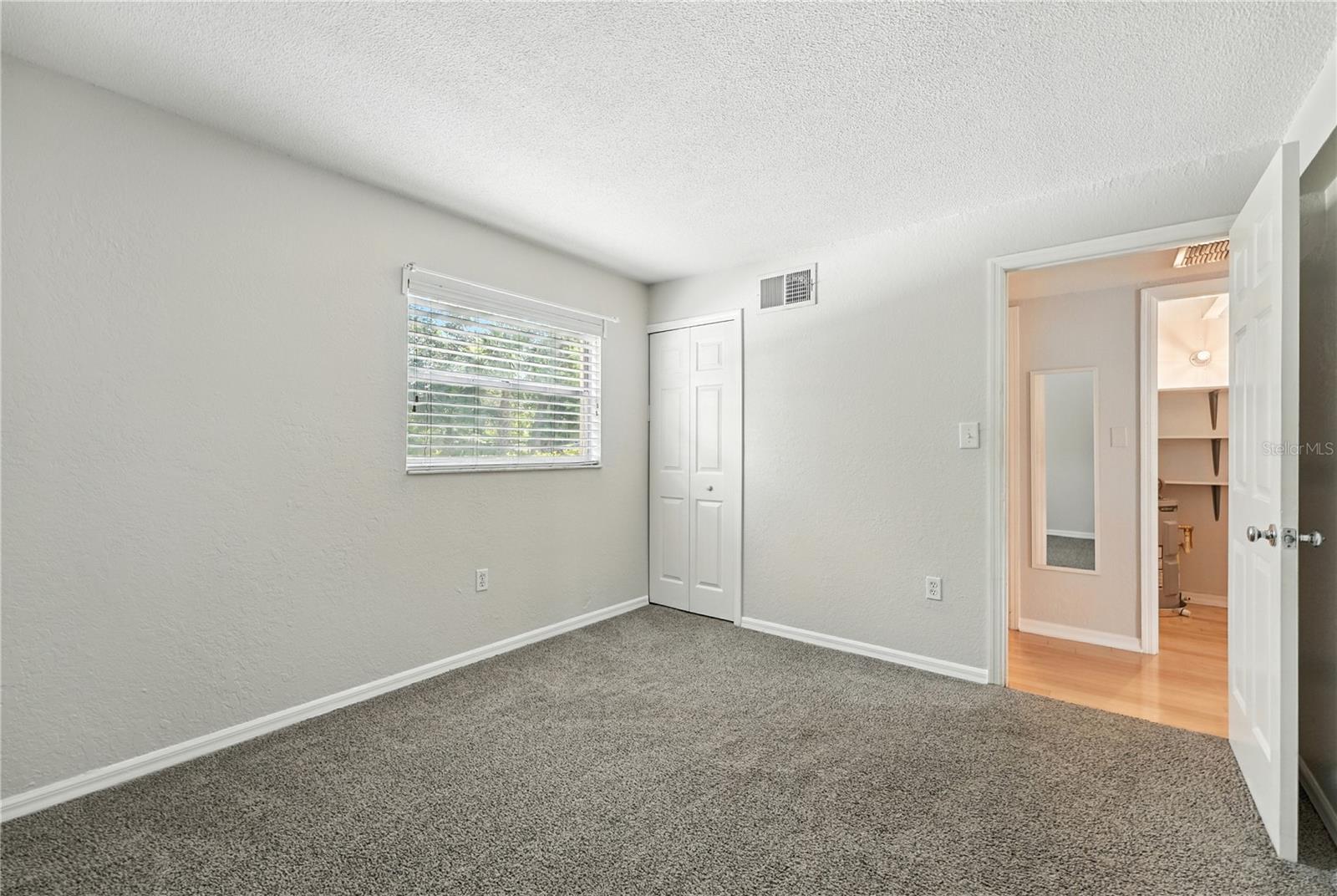 Image 19 of 31 For 1531 Catherine Street 34