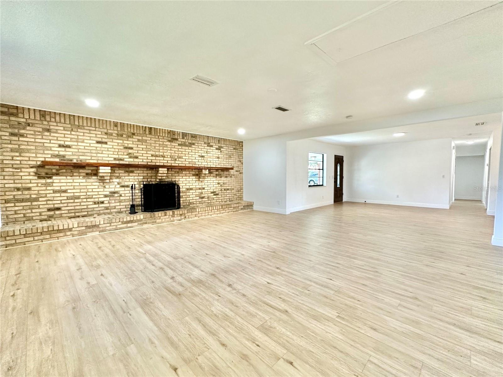 Image 3 of 25 For 2517 Royal Palm Drive
