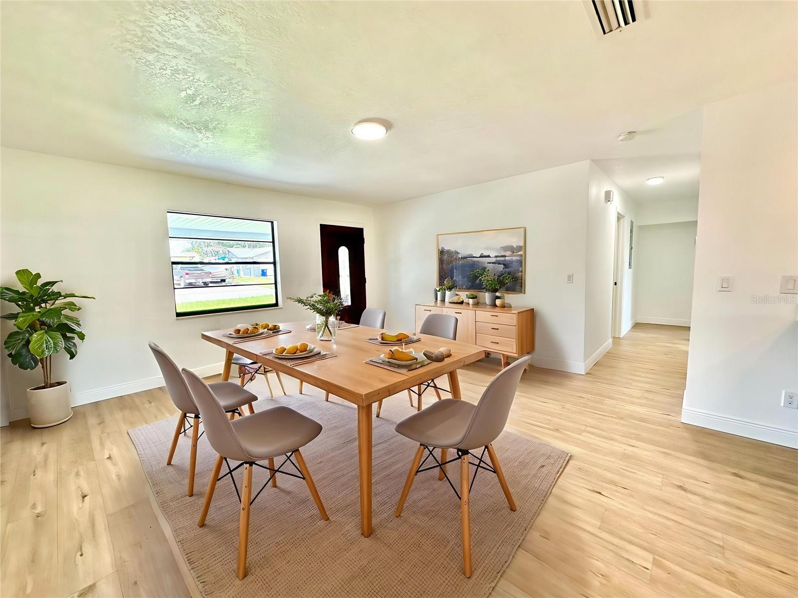 Image 4 of 25 For 2517 Royal Palm Drive