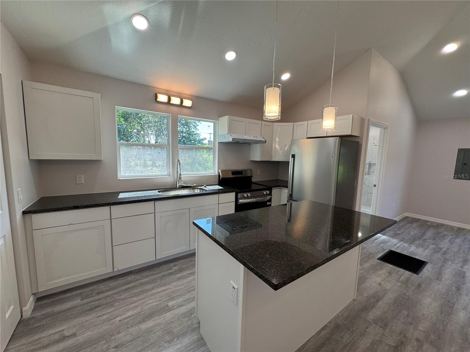 Image 6 of 34 For 513 Orange Street