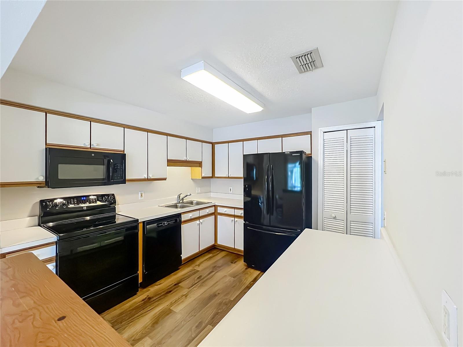 Image 19 of 53 For 5300 White Cliff Lane 1103