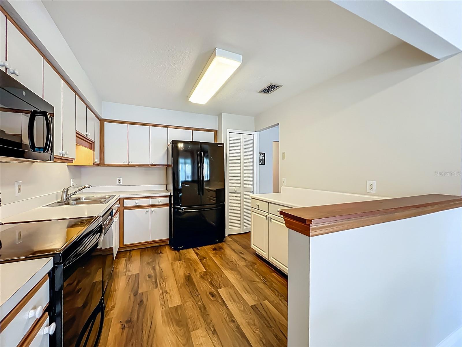 Image 21 of 53 For 5300 White Cliff Lane 1103