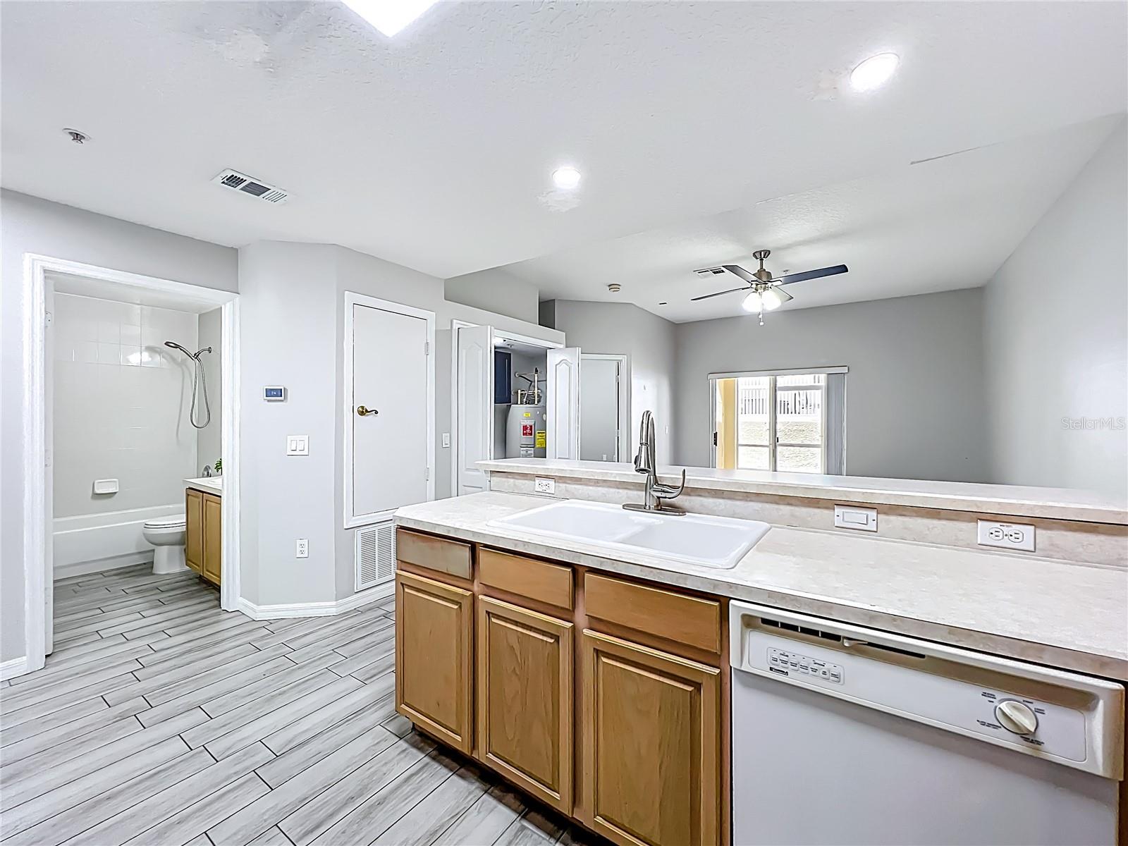 Image 11 of 39 For 671 Sandy Neck Lane 102
